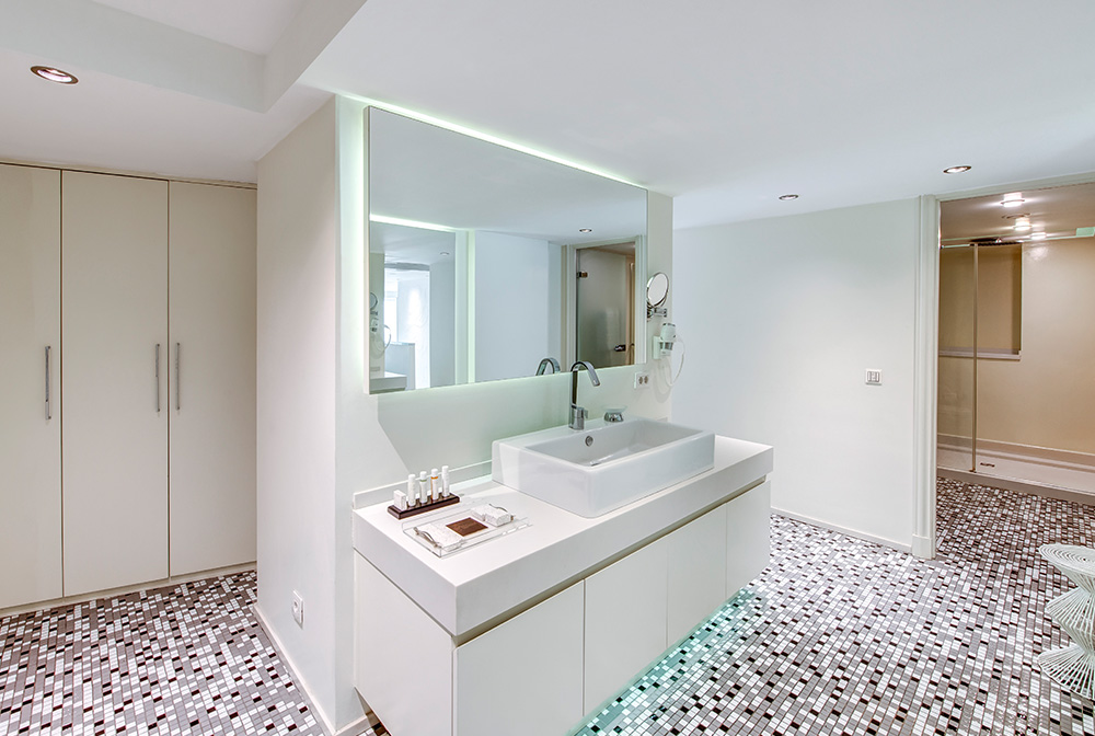 Duplex King Suite Balcony 140m2-02
